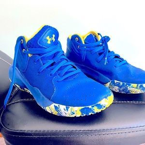 Boys UA Bball shoes 5.5Y